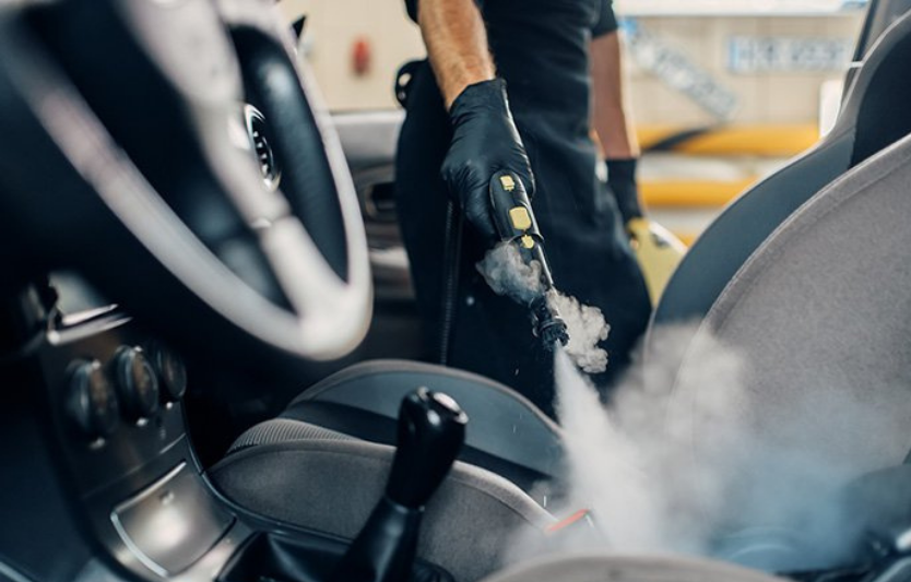 Jak usunąć nieprzyjemny zapach z samochodu — skuteczne sposoby